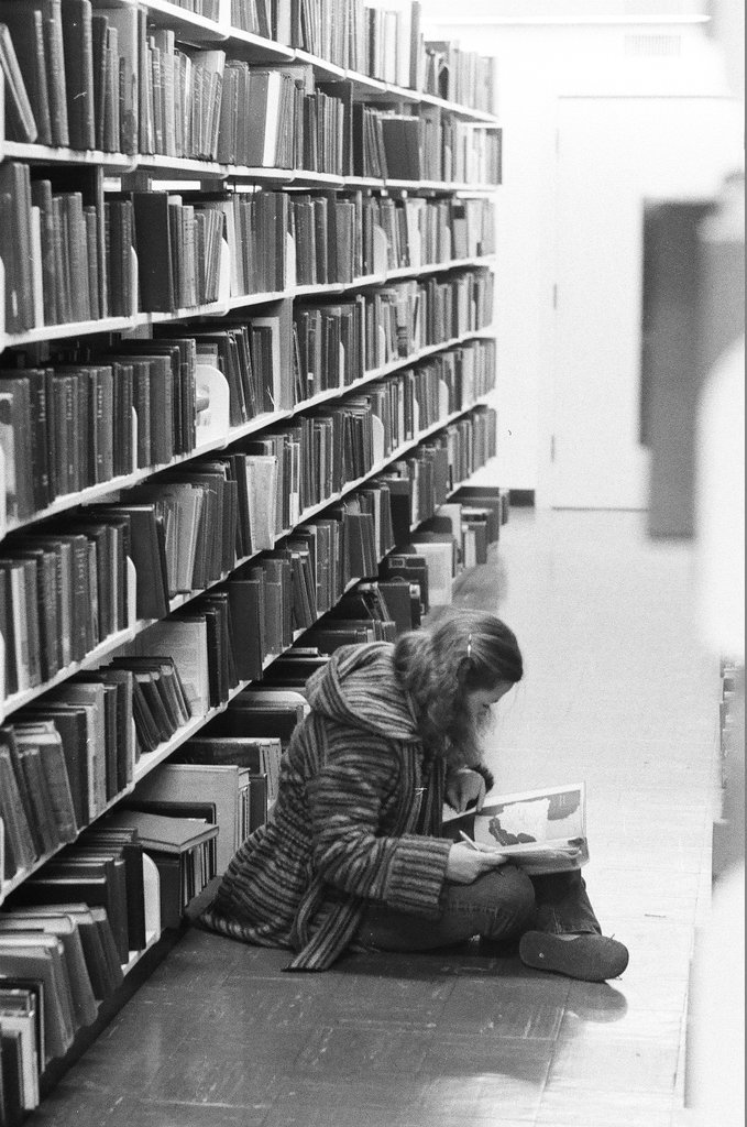 Library patrons work at desks and in the stacks - Chicago Sun-Times