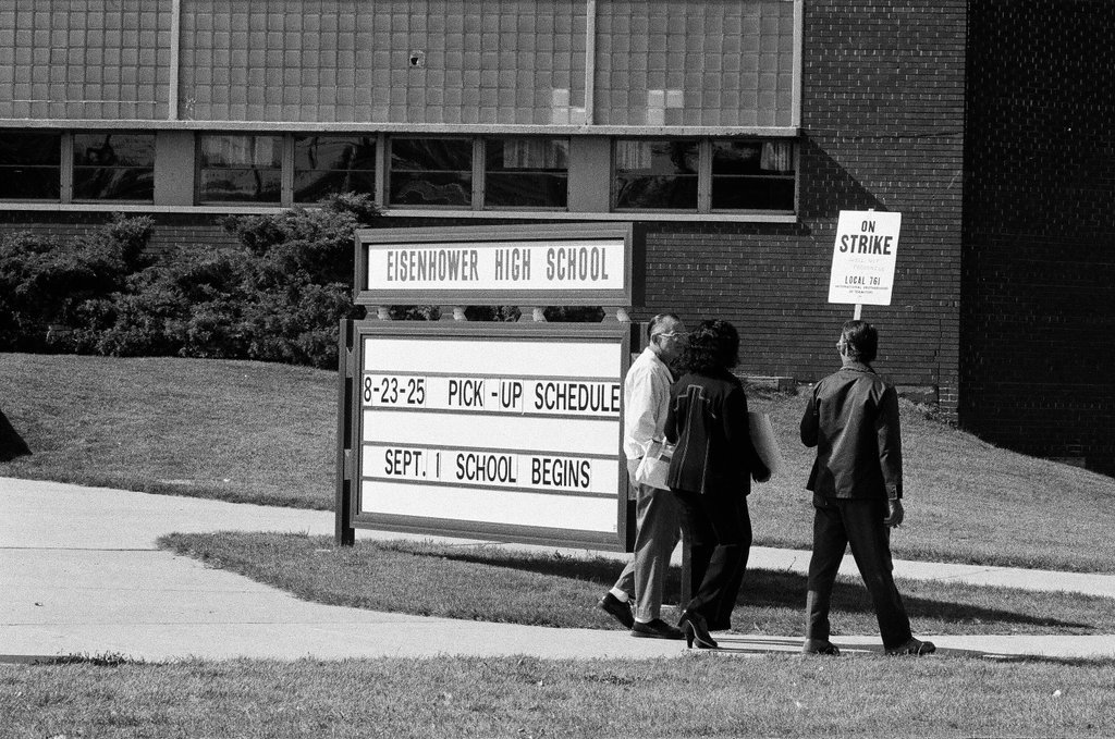 Teachers on strike at Eisenhower High School - Chicago Sun-Times