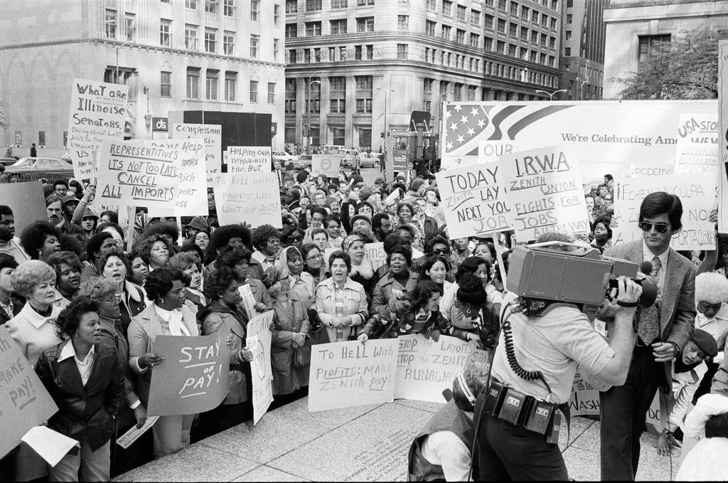 Zenith Corporation employees demonstrate at Daley Center - Chicago Sun-Times