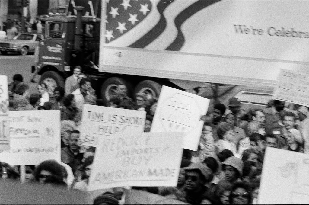 Zenith Corporation employees demonstrate at Daley Center - Chicago Sun-Times