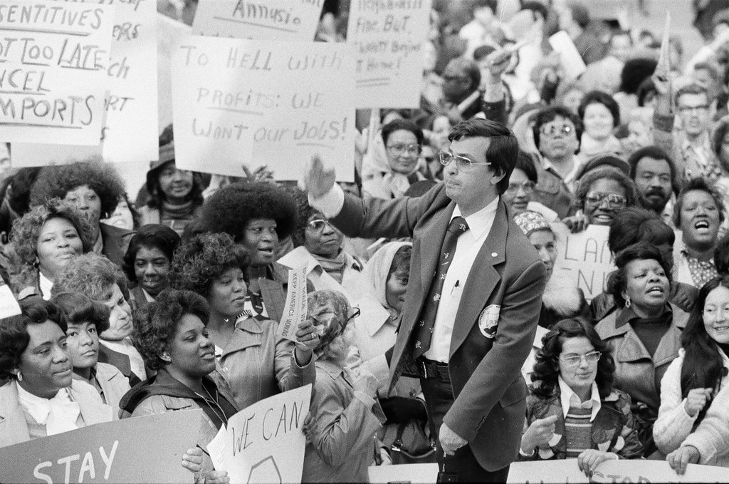 Zenith Corporation employees demonstrate at Daley Center - Chicago Sun-Times