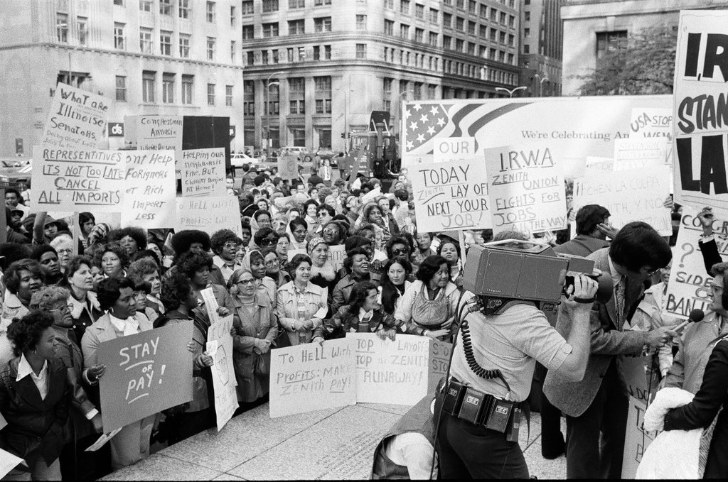 Zenith Corporation employees demonstrate at Daley Center - Chicago Sun-Times