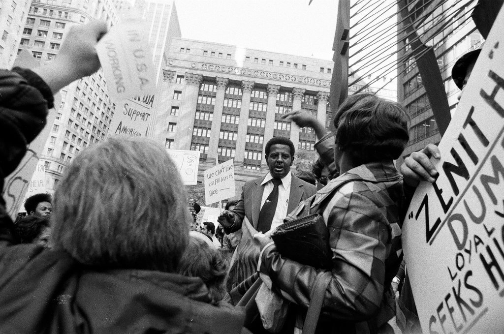Zenith Corporation employees demonstrate at Daley Center - Chicago Sun-Times