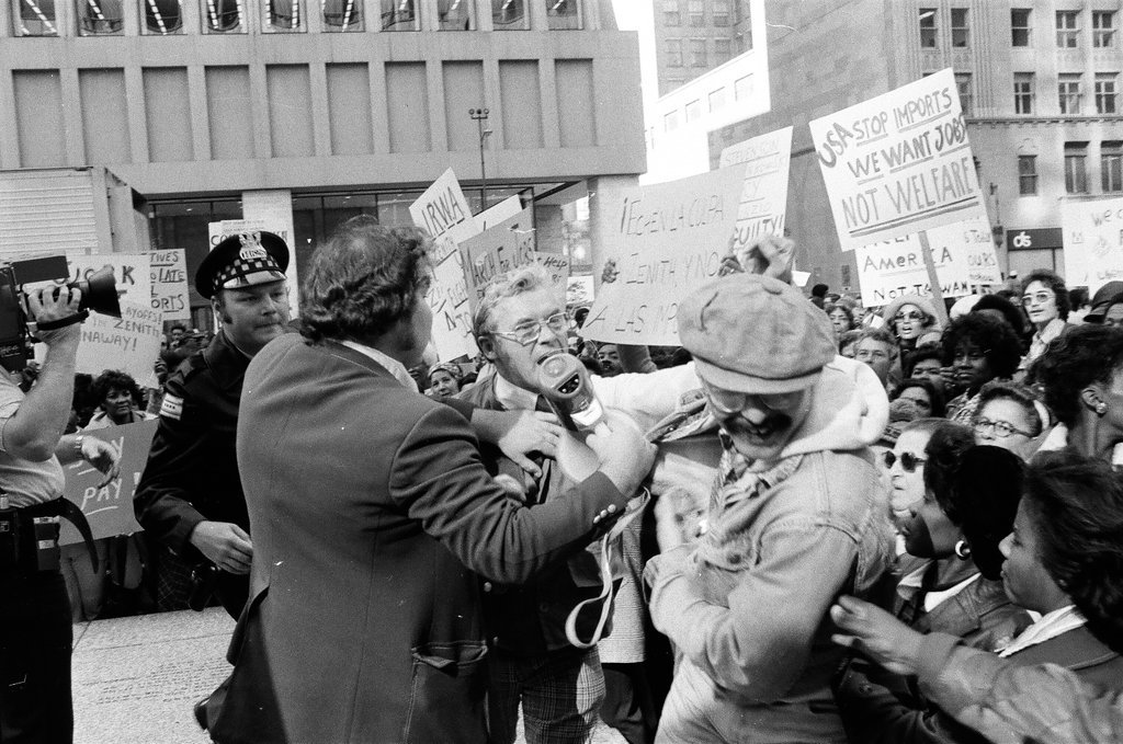 Zenith Corporation employees demonstrate at Daley Center - Chicago Sun-Times