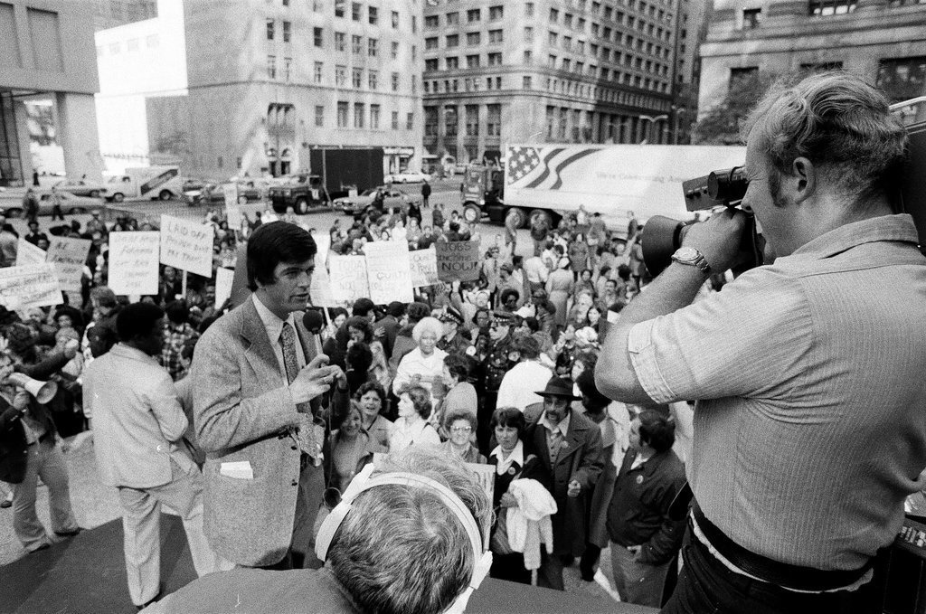 Zenith Corporation employees demonstrate at Daley Center - Chicago Sun-Times