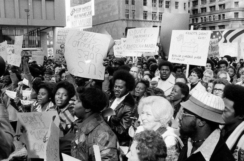 Zenith Corporation employees demonstrate at Daley Center - Chicago Sun-Times