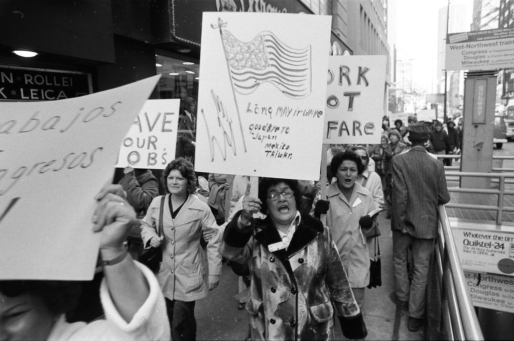 Zenith Corporation employees demonstrate at Daley Center - Chicago Sun-Times