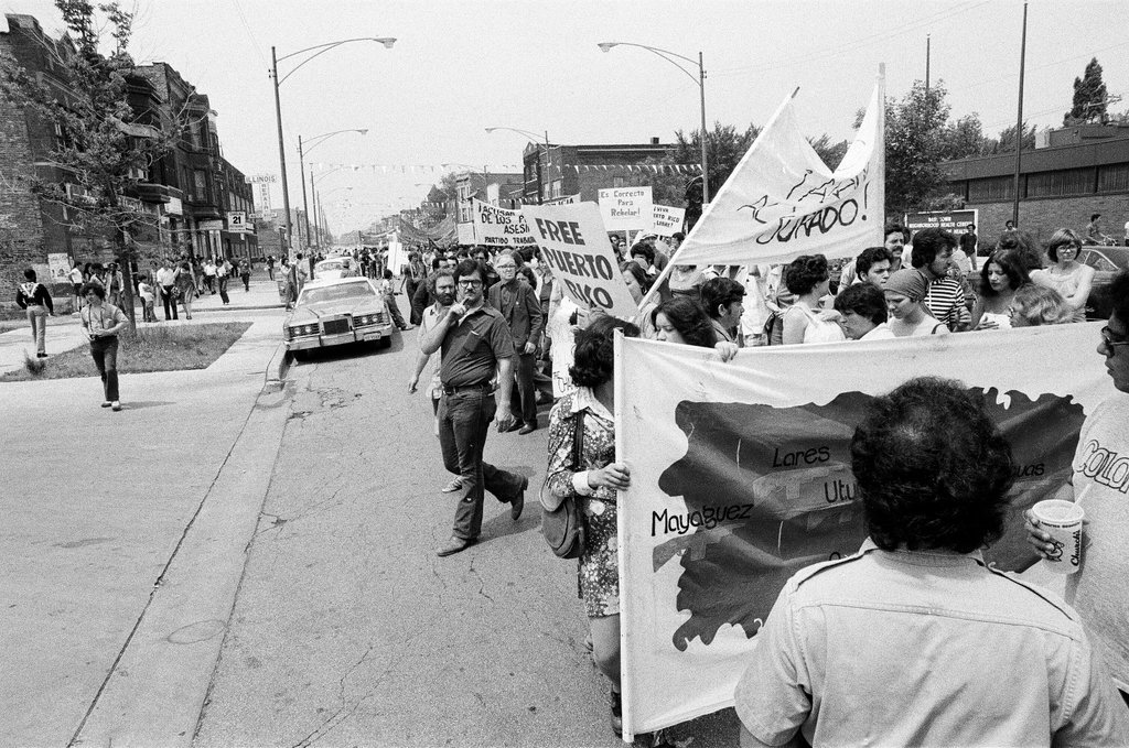 Puerto Ricans march on Milwaukee Avenue - Chicago Sun-Times
