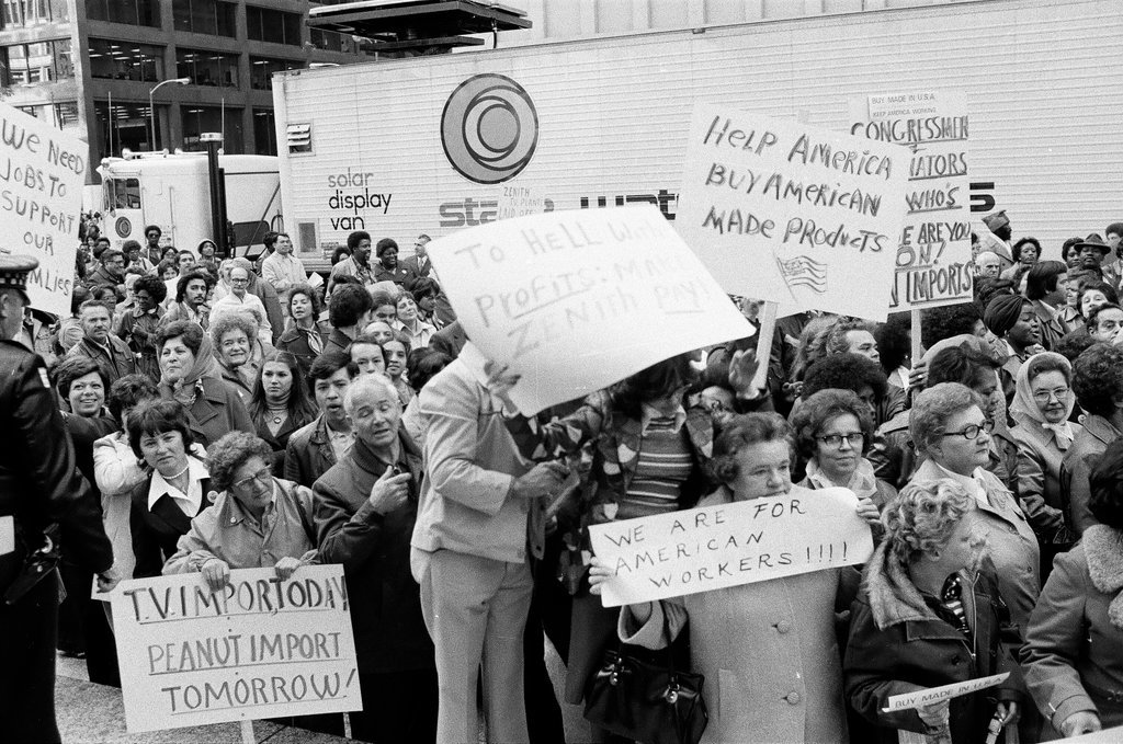 Zenith Corporation employees demonstrate at Daley Center - Chicago Sun-Times