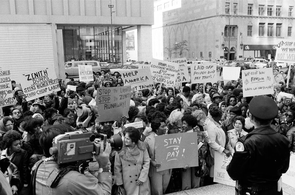 Zenith Corporation employees demonstrate at Daley Center - Chicago Sun-Times