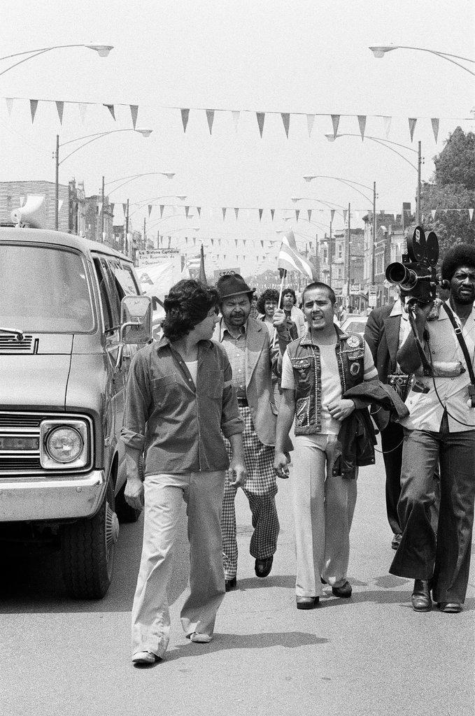 Puerto Ricans march on Milwaukee Avenue - Chicago Sun-Times