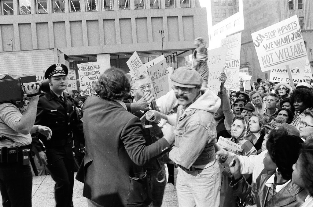 Zenith Corporation employees demonstrate at Daley Center - Chicago Sun-Times