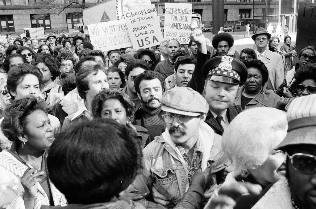 Zenith Corporation employees demonstrate at Daley Center - Chicago Sun-Times