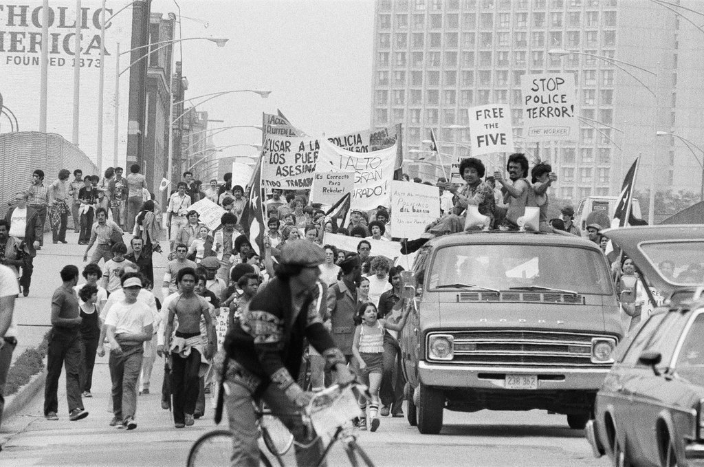 Puerto Ricans march on Milwaukee Avenue - Chicago Sun-Times