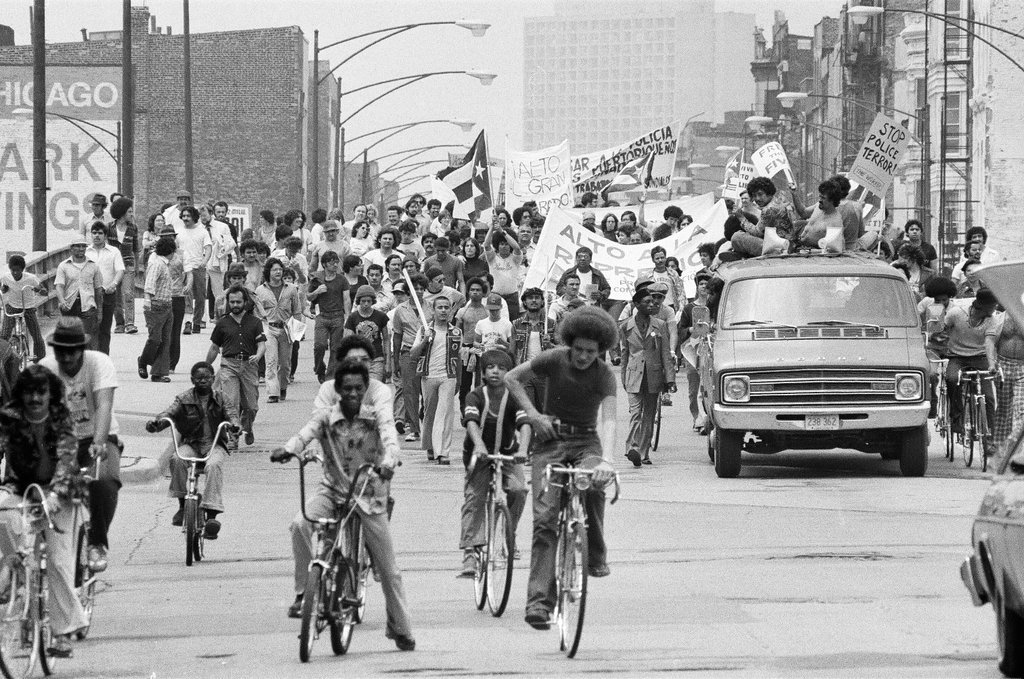 Puerto Ricans march on Milwaukee Avenue - Chicago Sun-Times