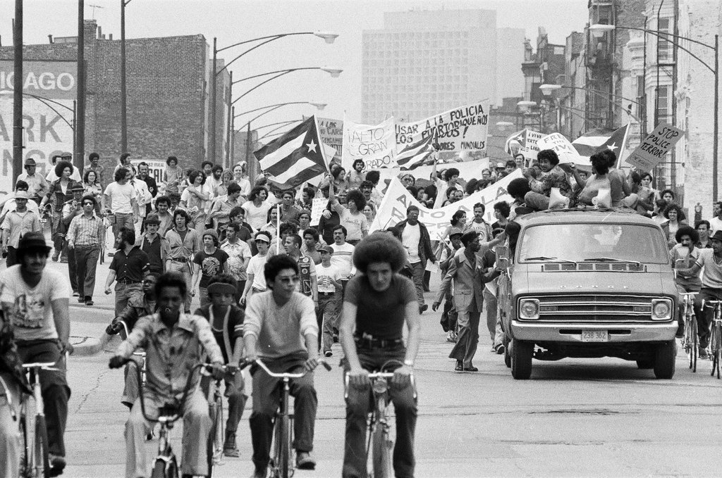 Puerto Ricans march on Milwaukee Avenue - Chicago Sun-Times