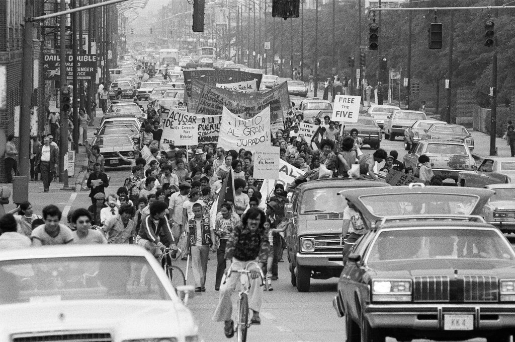 Puerto Ricans march on Milwaukee Avenue - Chicago Sun-Times