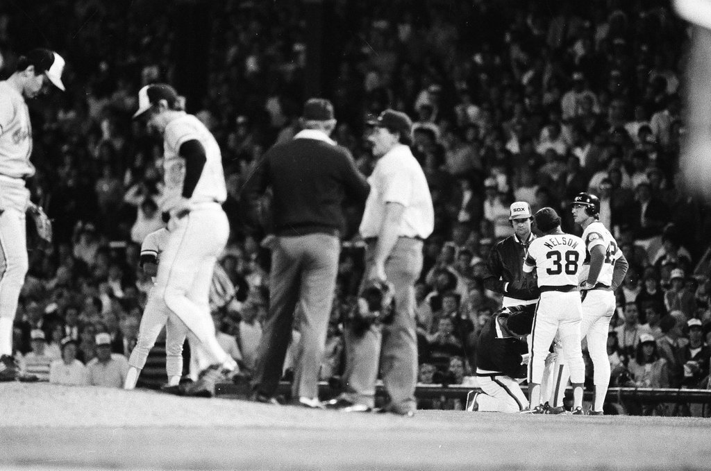 Playoff action between Orioles and White Sox - Chicago Sun-Times