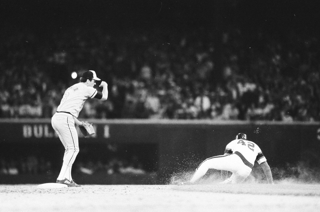 Playoff action between Orioles and White Sox - Chicago Sun-Times