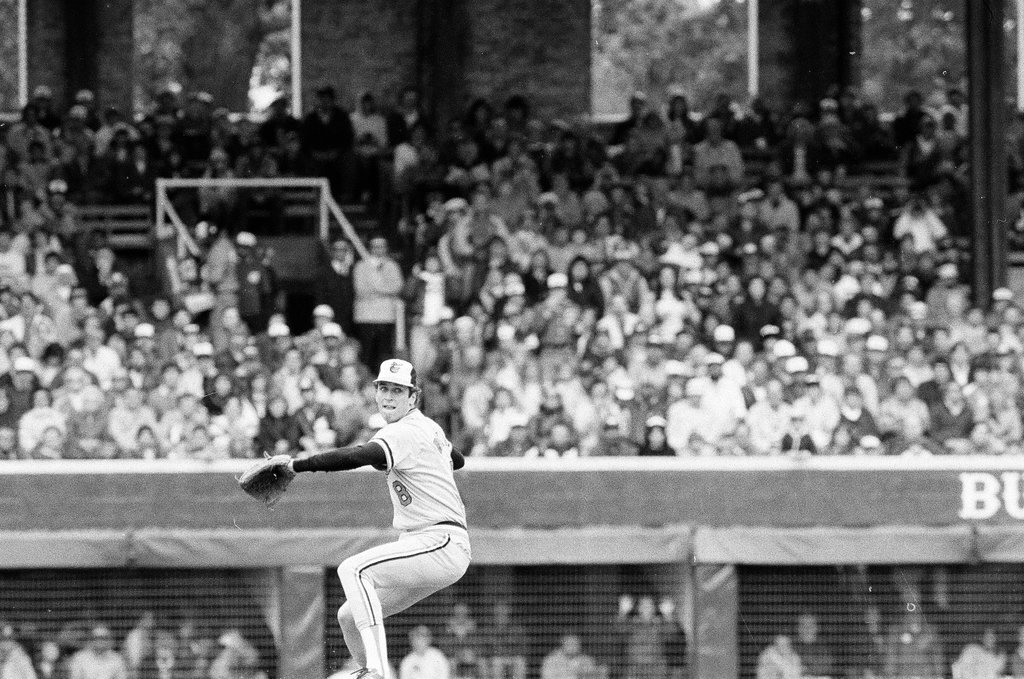 Playoff action between Orioles and White Sox - Chicago Sun-Times