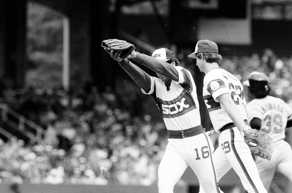 Playoff action between Orioles and White Sox - Chicago Sun-Times