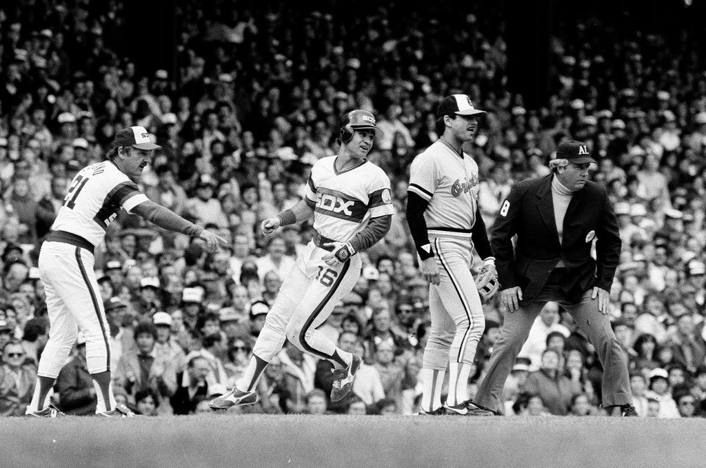 Playoff action between Orioles and White Sox - Chicago Sun-Times