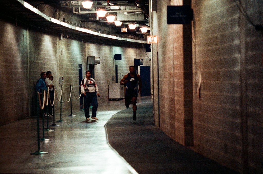 Bo Jackson working out at IIT - Chicago Sun-Times