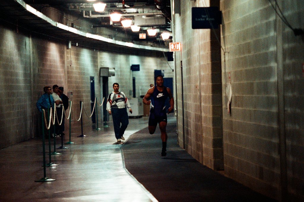 Bo Jackson working out at IIT - Chicago Sun-Times