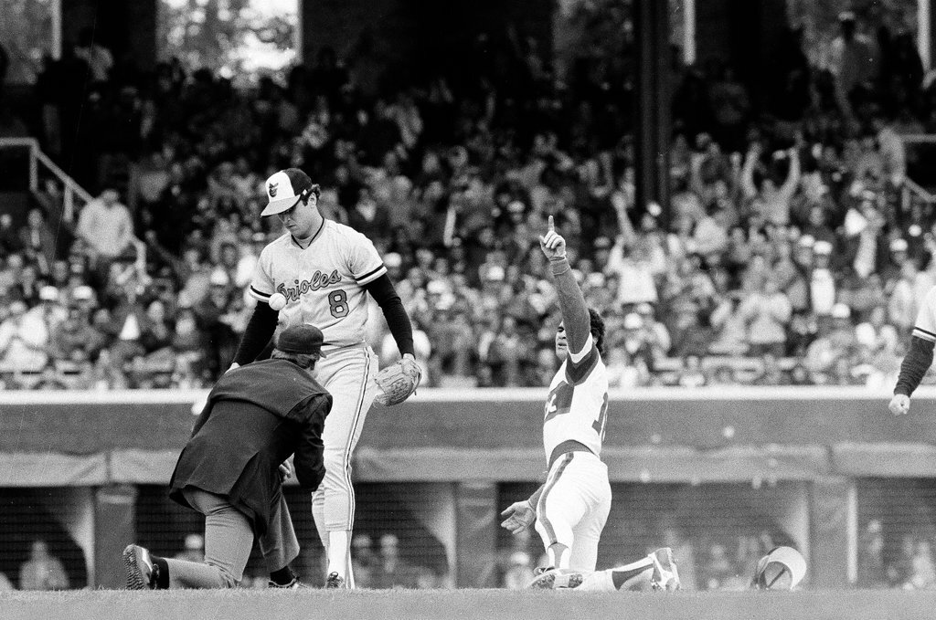 Playoff action between Orioles and White Sox - Chicago Sun-Times
