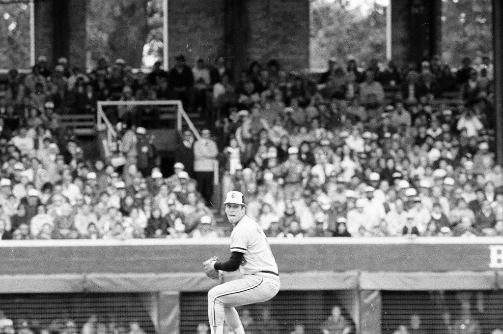 Playoff action between Orioles and White Sox - Chicago Sun-Times