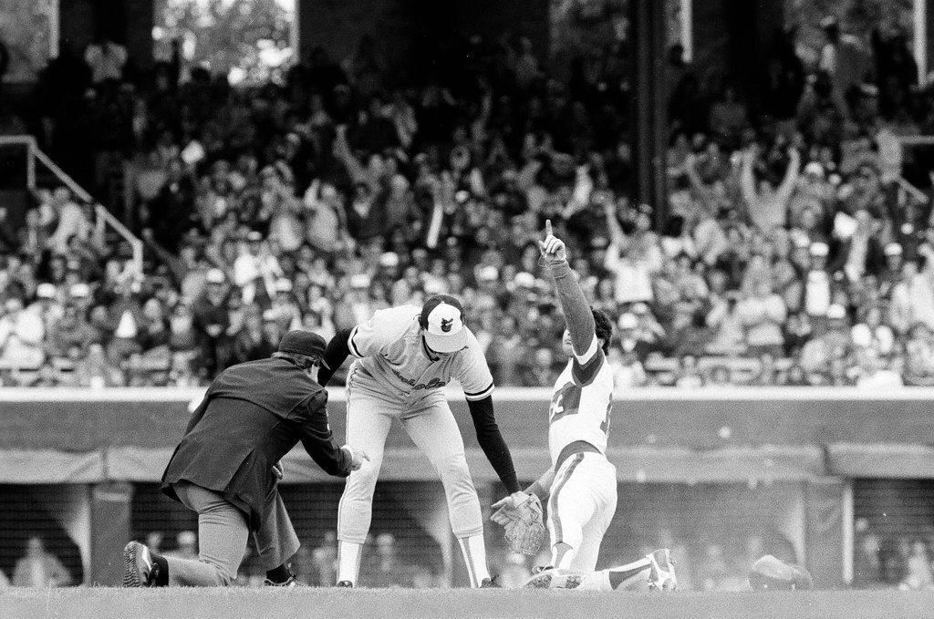 Playoff action between Orioles and White Sox - Chicago Sun-Times
