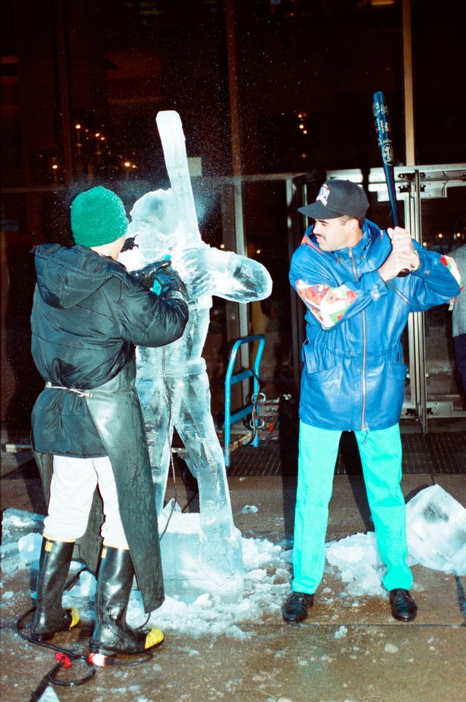 Ice sculptor carves statue of White Sox player - Chicago Sun-Times