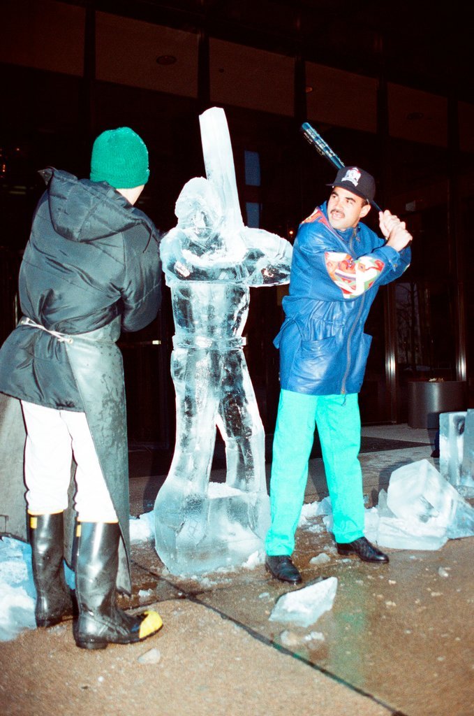 Ice sculptor carves statue of White Sox player - Chicago Sun-Times