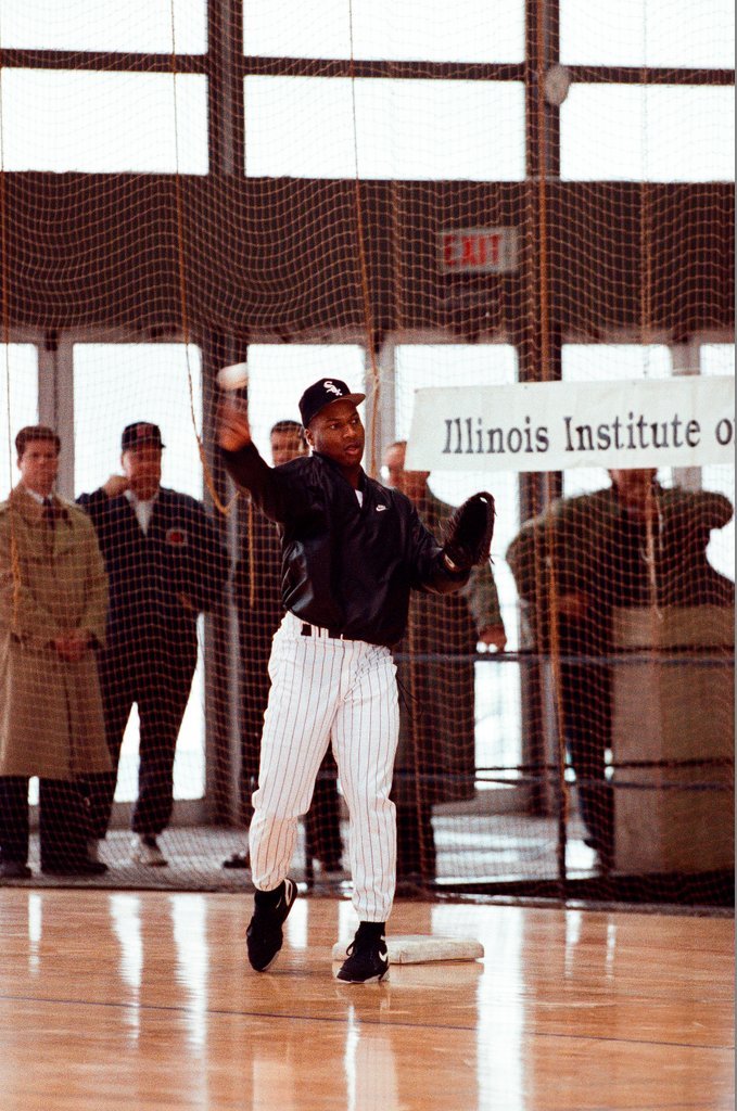 Bo Jackson working out at IIT - Chicago Sun-Times