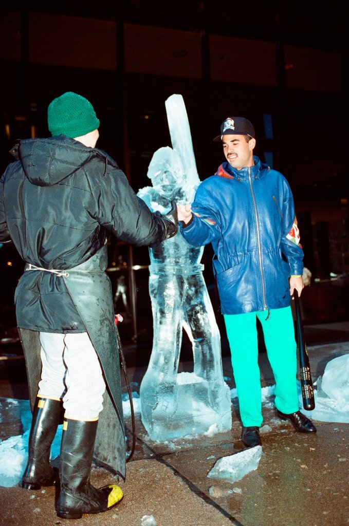 Ice sculptor carves statue of White Sox player - Chicago Sun-Times