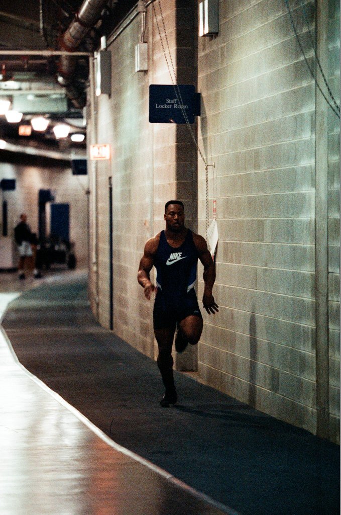 Bo Jackson working out at IIT - Chicago Sun-Times
