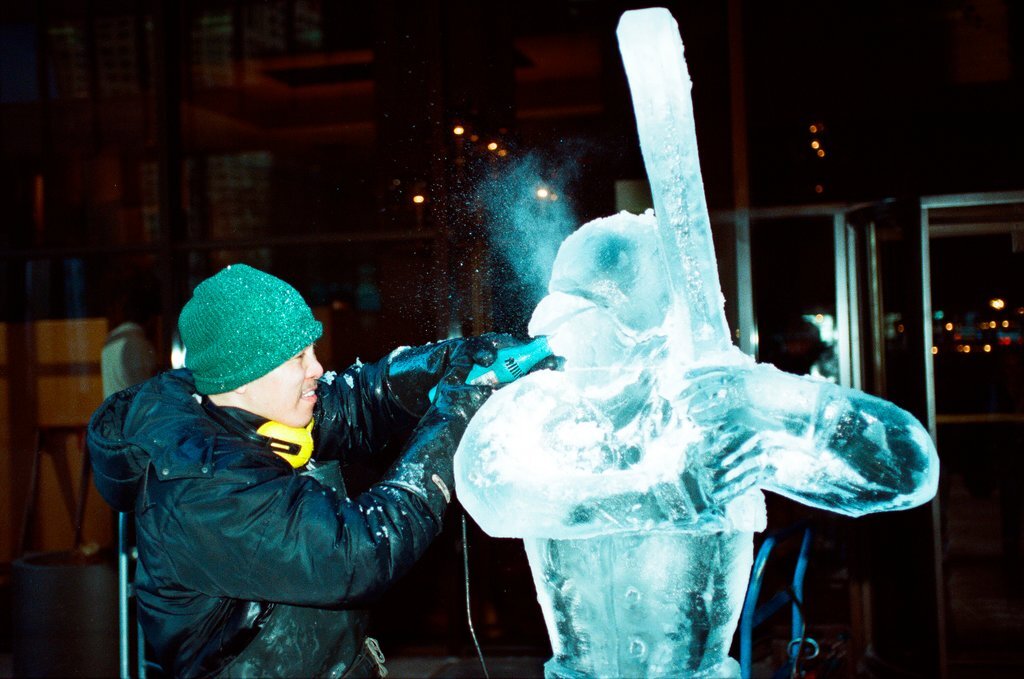 Ice sculptor carves statue of White Sox player - Chicago Sun-Times