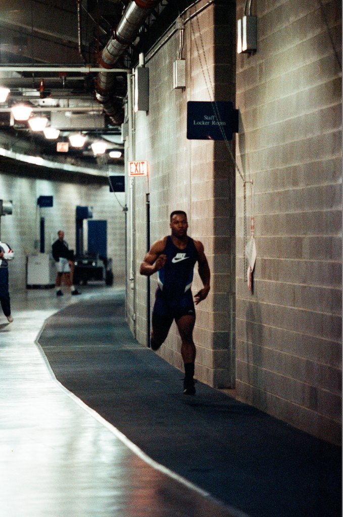 Bo Jackson working out at IIT - Chicago Sun-Times