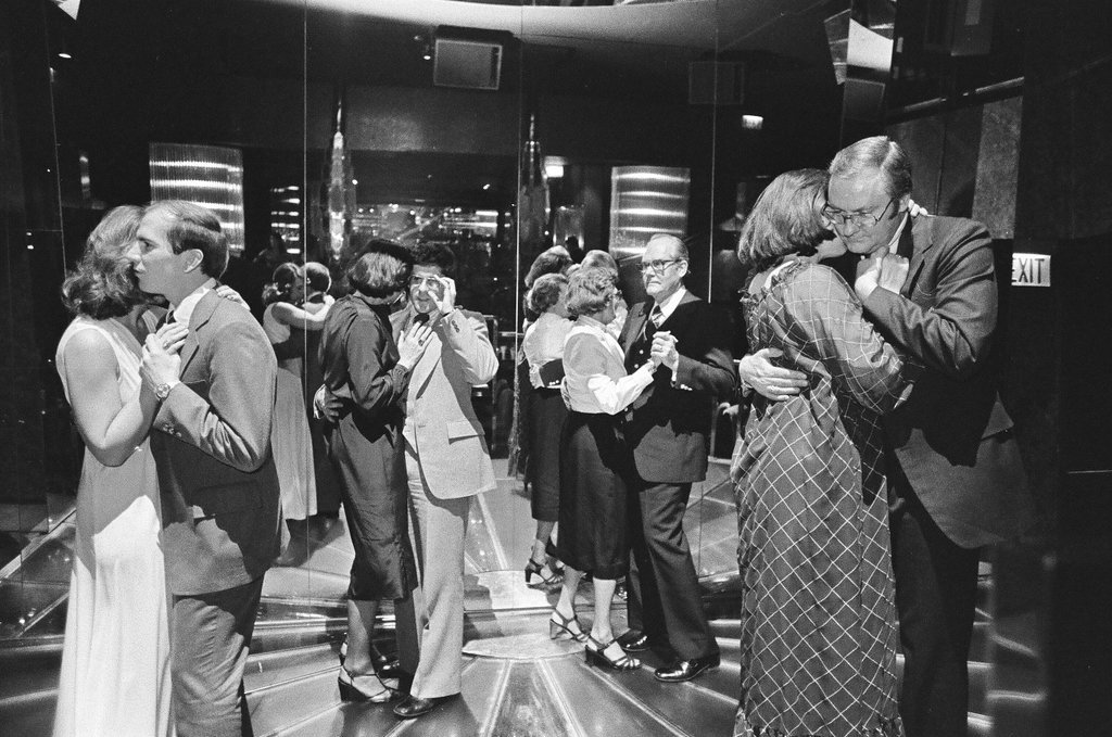 People dancing at Zorine's - Chicago Sun-Times