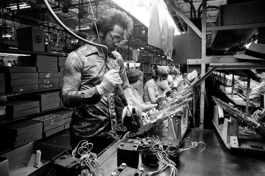 Workers at Zenith plant - Chicago Sun-Times