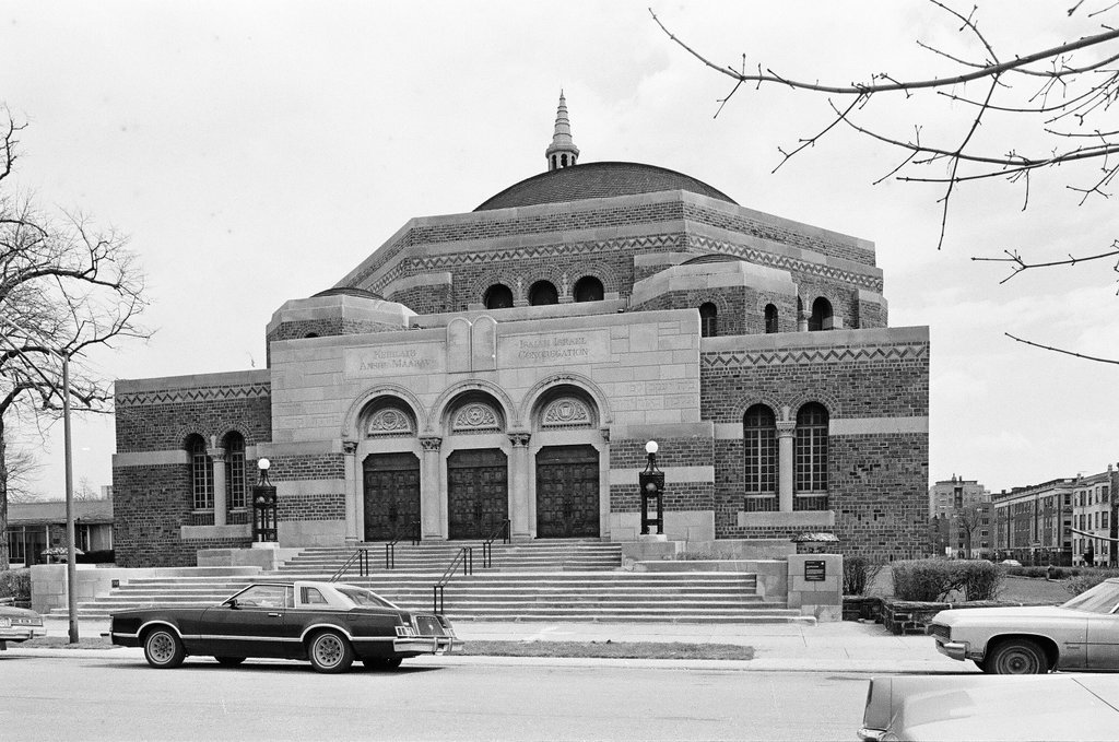Interior and exterior of Temple KAM Isaiah Israel - Chicago Sun-Times