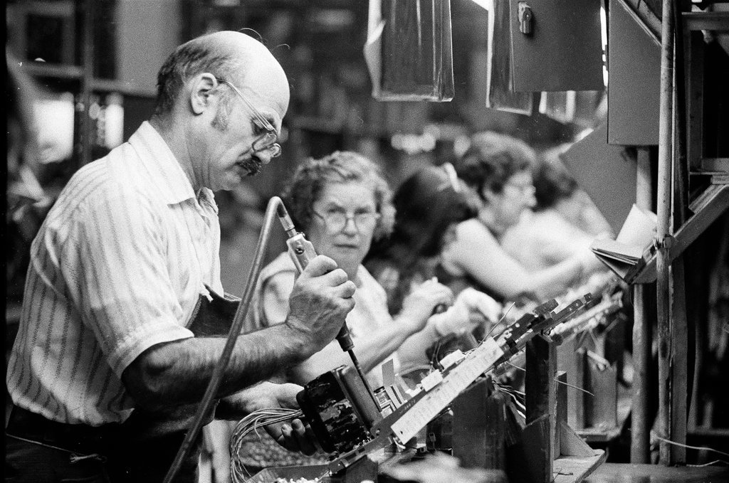 Workers at Zenith plant - Chicago Sun-Times