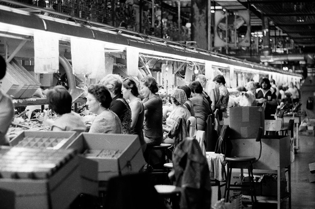 Workers at Zenith plant - Chicago Sun-Times