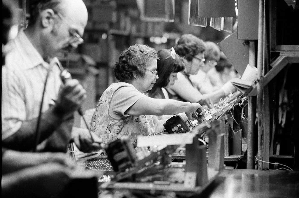 Workers at Zenith plant - Chicago Sun-Times