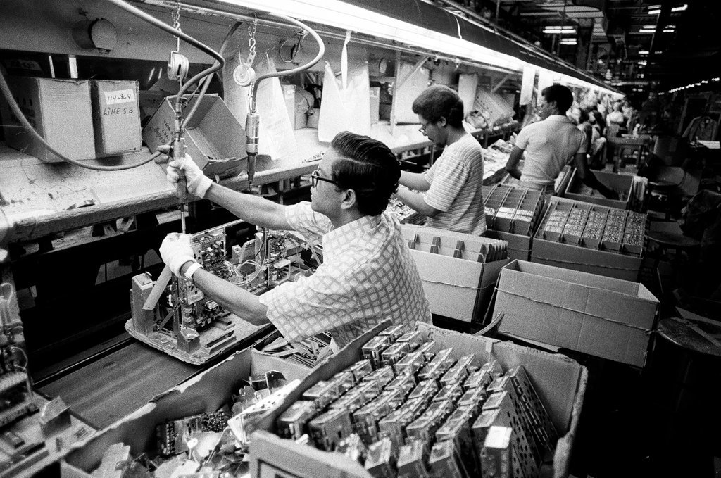 Workers at Zenith plant - Chicago Sun-Times