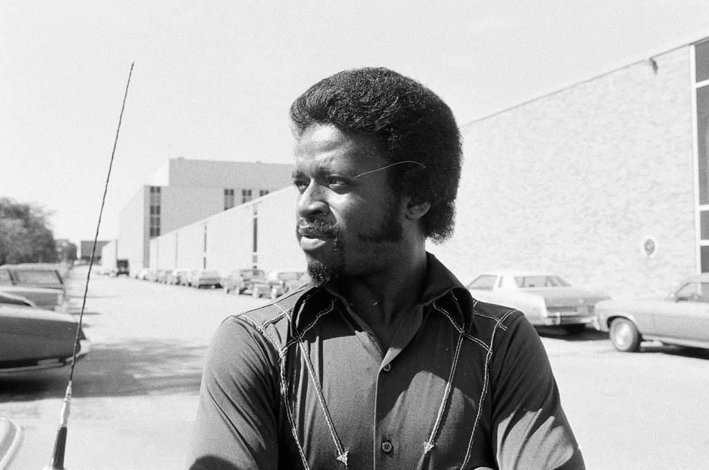 Workers at Zenith plant - Chicago Sun-Times
