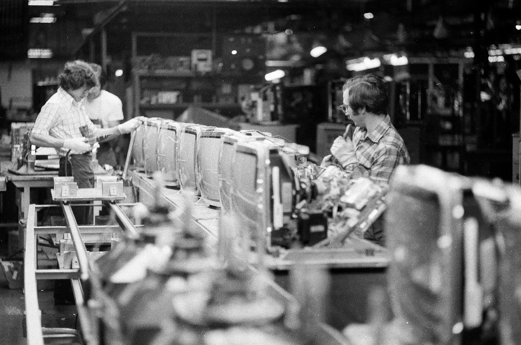 Workers at Zenith plant - Chicago Sun-Times