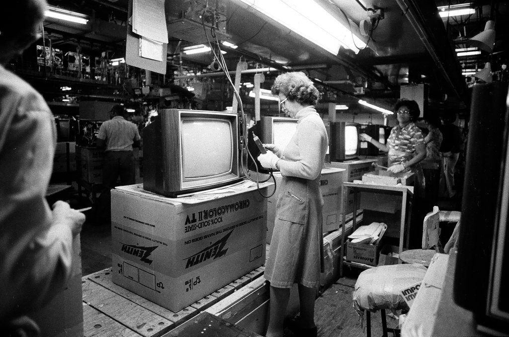 Workers at Zenith plant - Chicago Sun-Times