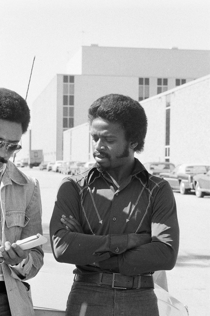 Workers at Zenith plant - Chicago Sun-Times
