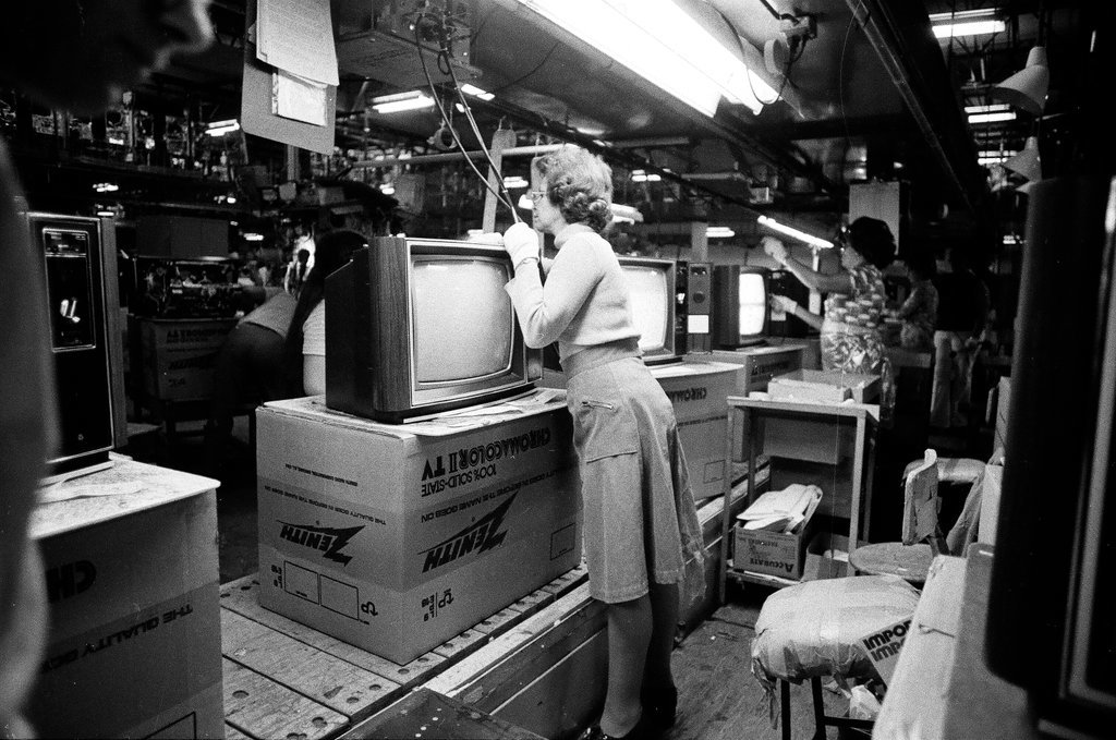 Workers at Zenith plant - Chicago Sun-Times